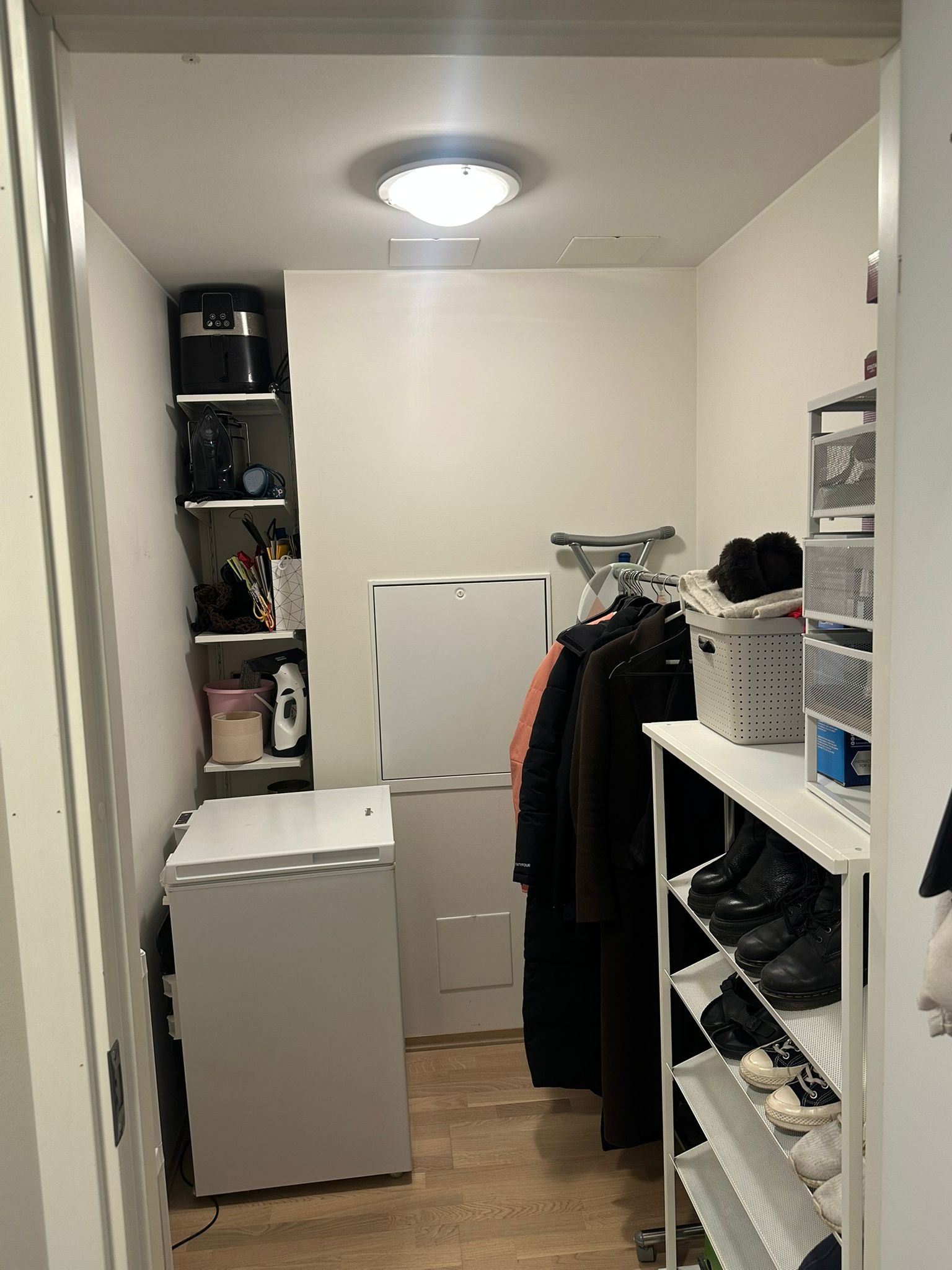 Bod på 3kvm med smart oppbevaring og fryseboks 